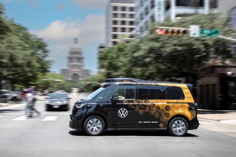 Volkswagen ADMT Taps Solana-Based Hivemapper Bee Maps for Driverless Data