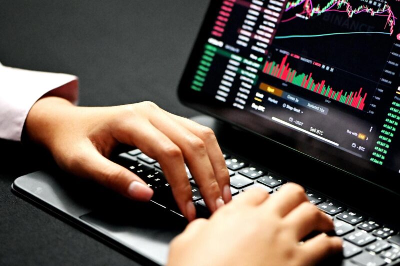 Crypto Markets Today: BTC’s Gain Lacks Derivative Traders’ Support; YZY Leads to Losses