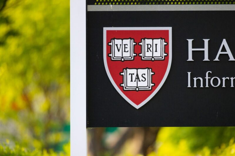Harvard Endowment Takes Rare Leap Into Bitcoin With $443M Bet on BlackRock’s IBIT 