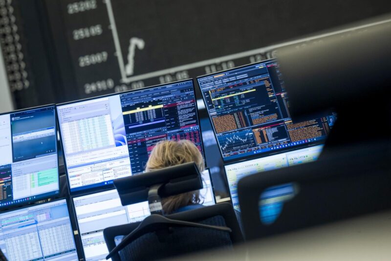 HYPE token surges 24% as silver futures volume soars on Hyperliquid exchange