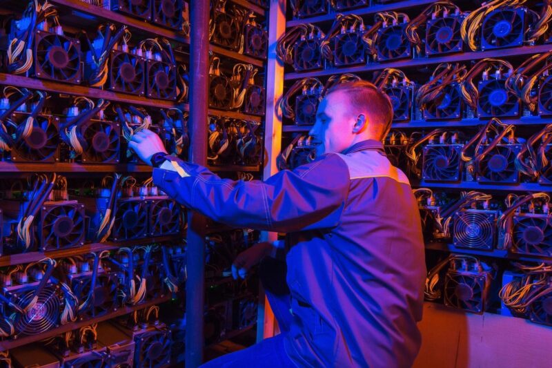 TeraWulf stock declines on $900 million share sale to fund AI data center expansion