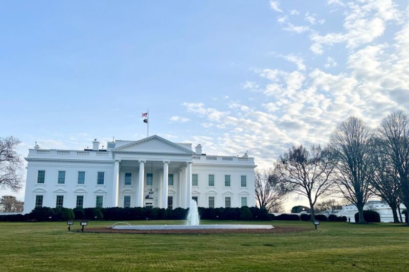 White House study bolsters crypto’s stance in stablecoin yield fight against bankers