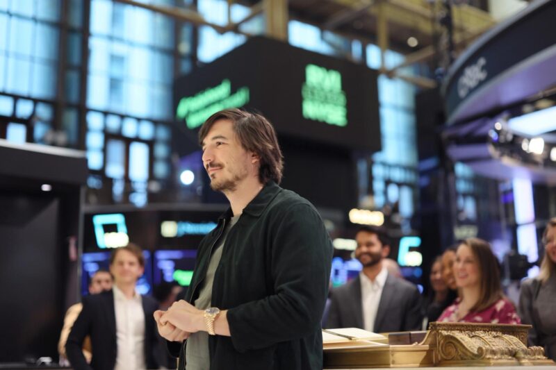Robinhood Chain’s real-world assets jump fivefold as tokenized stocks start trading in bigger size